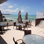 Pé na areia em Manaíra! Diária em apartamento de 2 quartos na beira-mar!