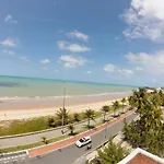 Pé na areia em Manaíra! Diária em apartamento de 2 quartos na beira-mar!