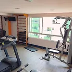 Pé na areia em Manaíra! Diária em apartamento de 2 quartos na beira-mar!