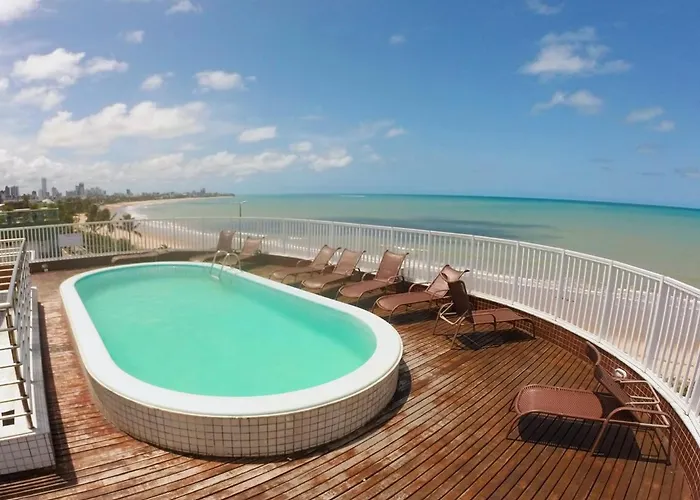 Pé na areia em Manaíra! Diária em apartamento de 2 quartos na beira-mar!